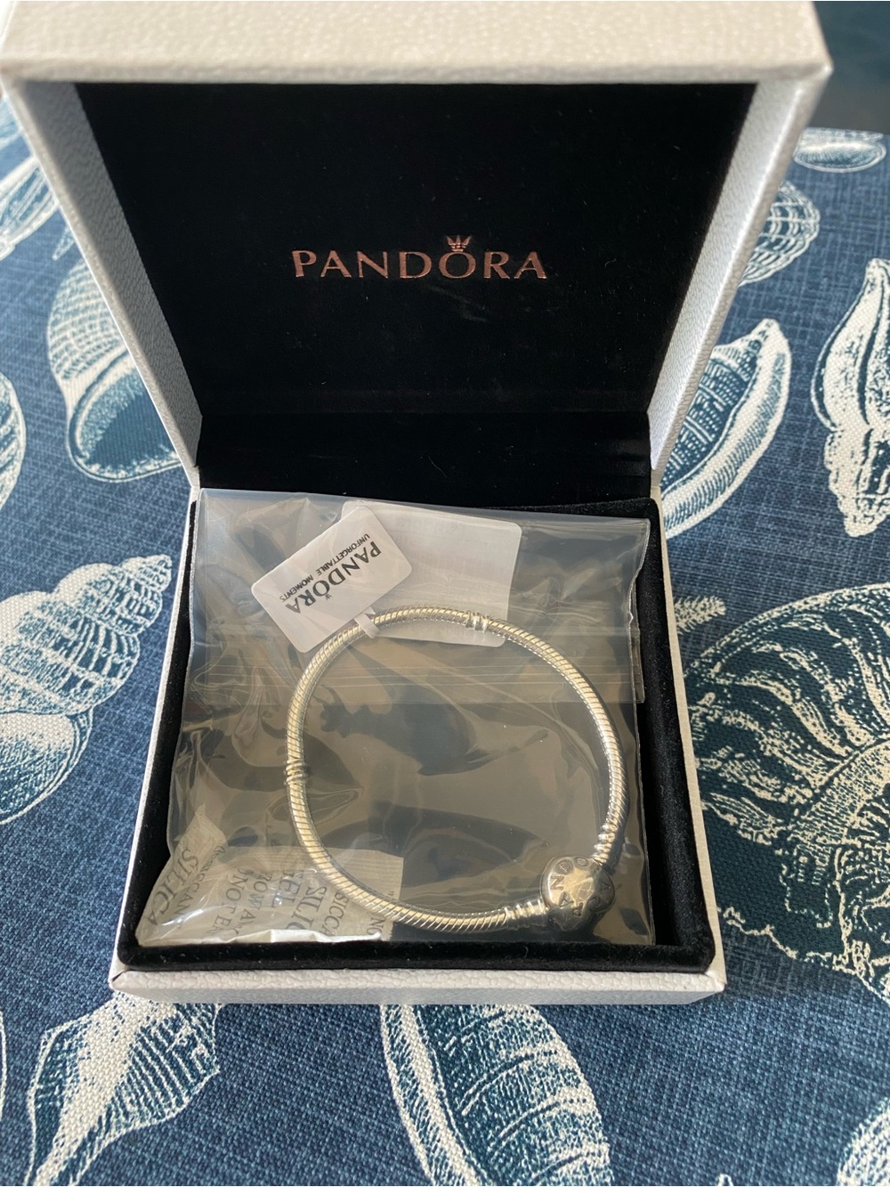 Pandora Silver Bracelette with Heart Clasp - Silver. Size 6.9 for small wrist.